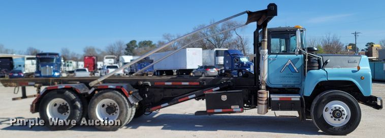 image for item MB9868 1997 Mack DM690S  roll-off container truck