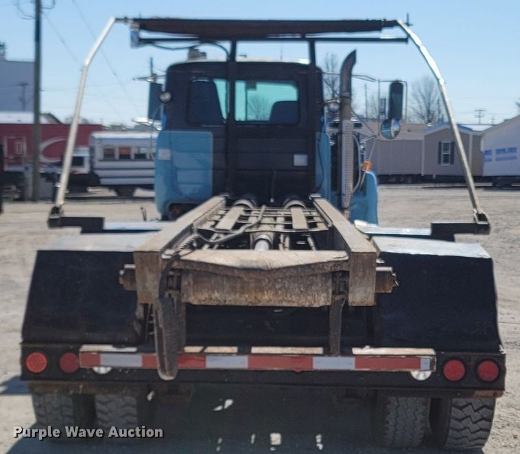 image for item MB9868 1997 Mack DM690S  roll-off container truck