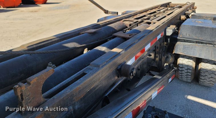 image for item MB9868 1997 Mack DM690S  roll-off container truck