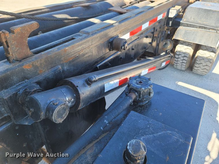 image for item MB9868 1997 Mack DM690S  roll-off container truck