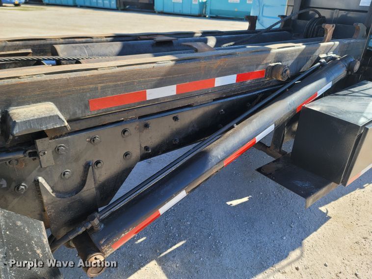 image for item MB9868 1997 Mack DM690S  roll-off container truck