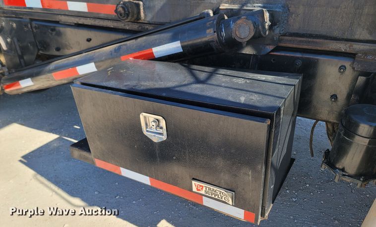 image for item MB9868 1997 Mack DM690S  roll-off container truck