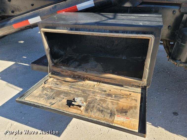 image for item MB9868 1997 Mack DM690S  roll-off container truck