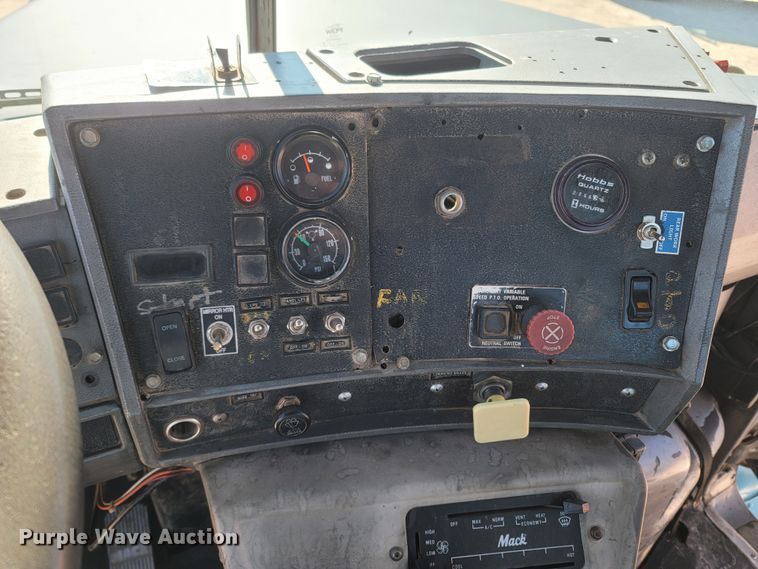 image for item MB9868 1997 Mack DM690S  roll-off container truck