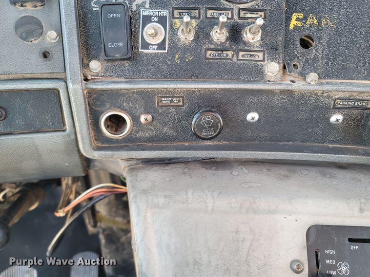 image for item MB9868 1997 Mack DM690S  roll-off container truck