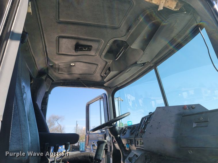 image for item MB9868 1997 Mack DM690S  roll-off container truck