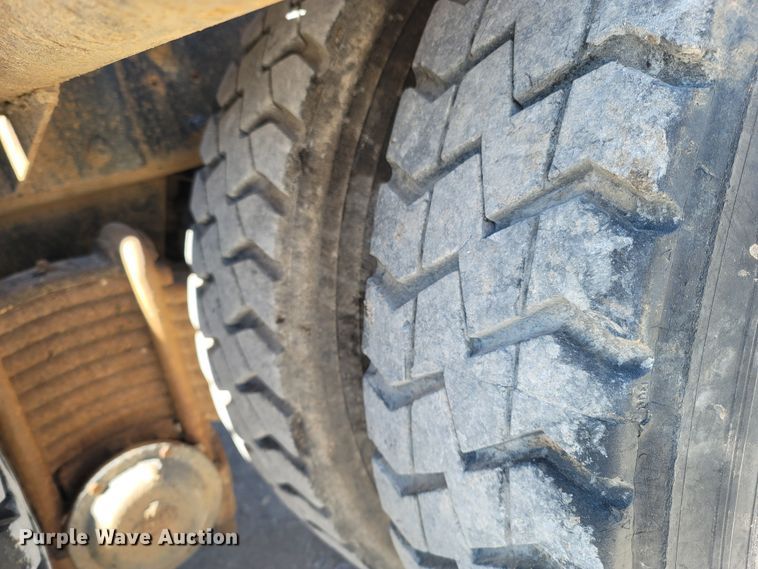 image for item MB9868 1997 Mack DM690S  roll-off container truck