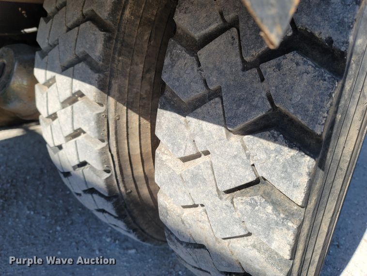 image for item MB9868 1997 Mack DM690S  roll-off container truck