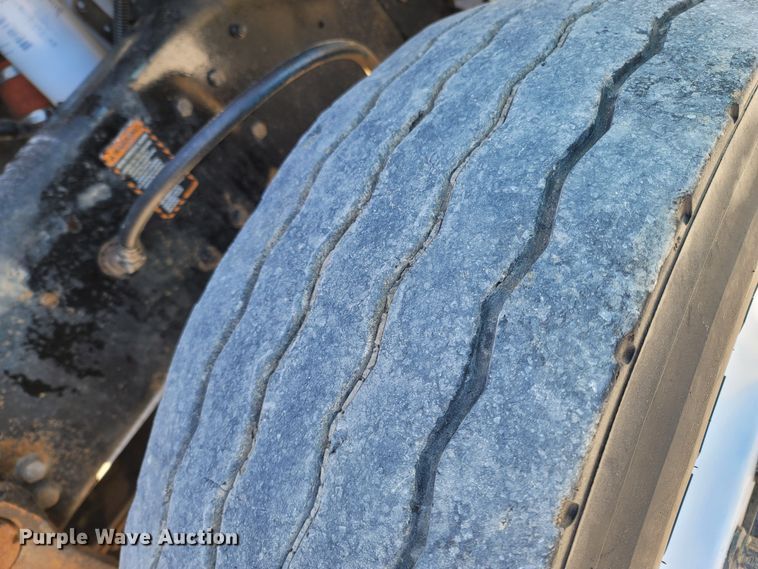 image for item MB9868 1997 Mack DM690S  roll-off container truck