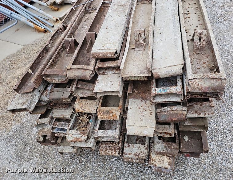 image for item MC9652 Approximately 78 concrete forms