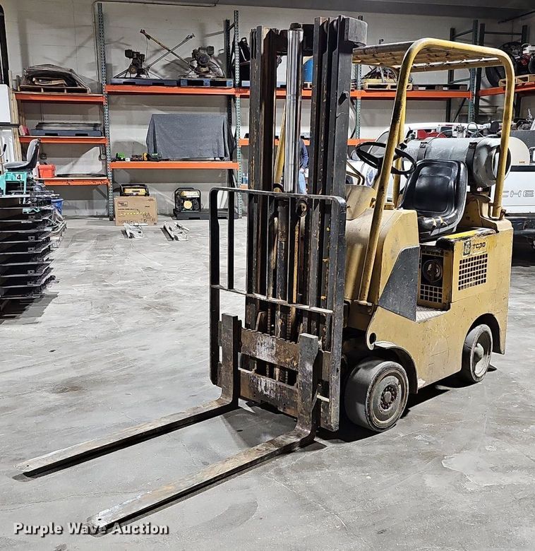 image for item MC9672 Caterpillar TC30  forklift