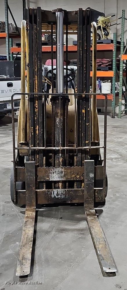 image for item MC9672 Caterpillar TC30  forklift