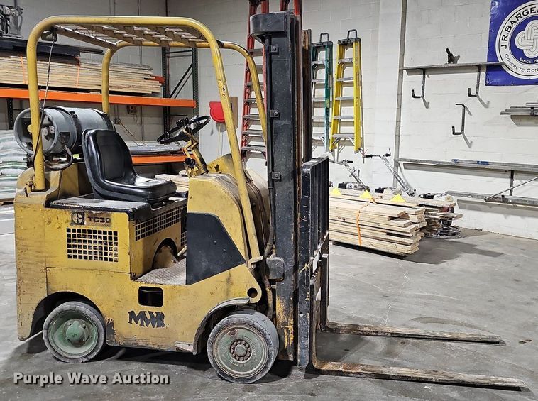 image for item MC9672 Caterpillar TC30  forklift
