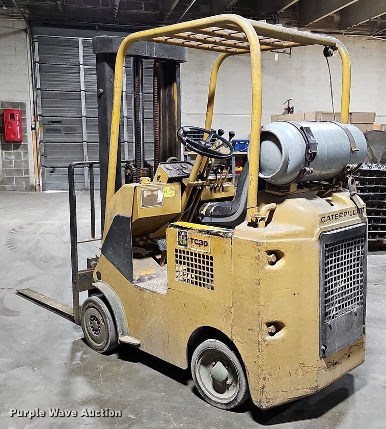 image for item MC9672 Caterpillar TC30  forklift