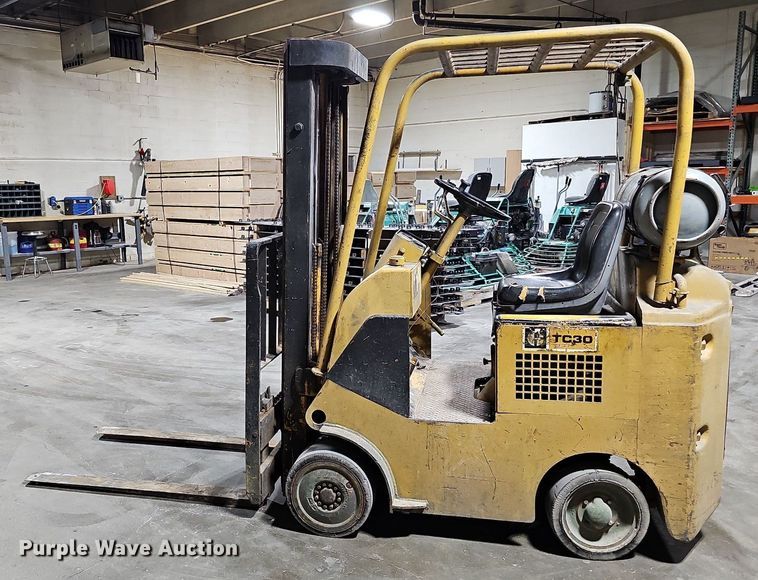 image for item MC9672 Caterpillar TC30  forklift