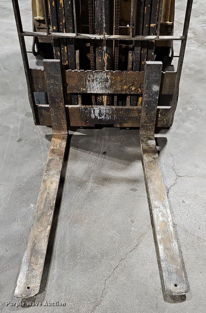 image for item MC9672 Caterpillar TC30  forklift