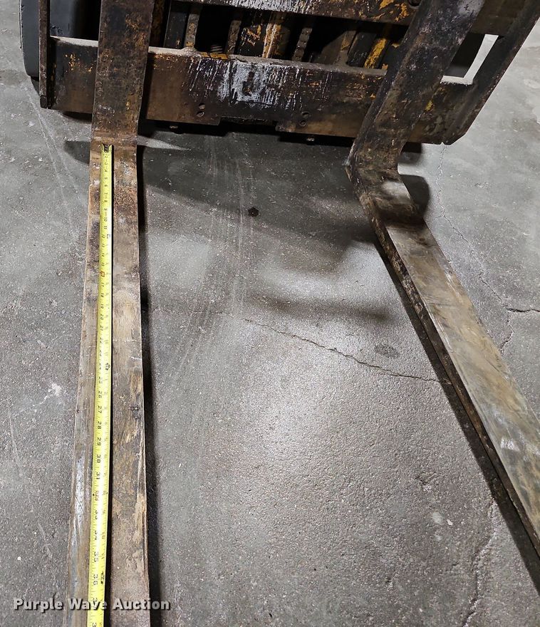 image for item MC9672 Caterpillar TC30  forklift