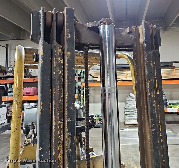 image for item MC9672 Caterpillar TC30  forklift