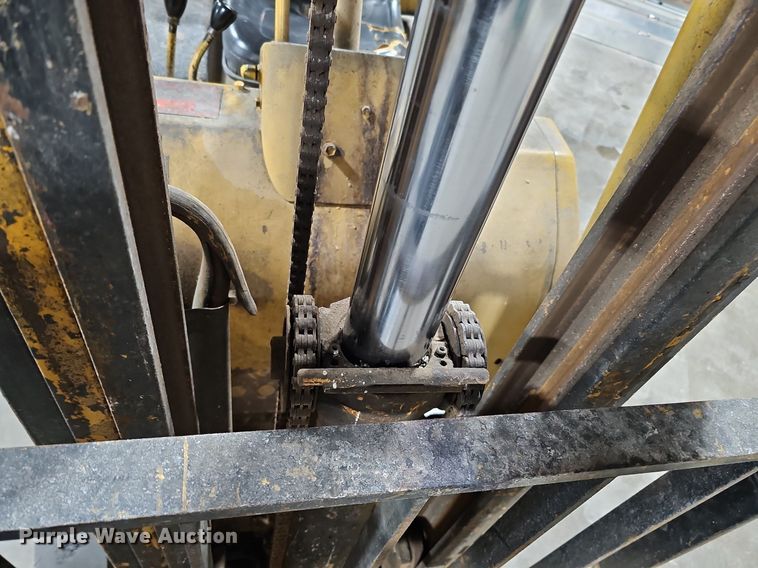 image for item MC9672 Caterpillar TC30  forklift