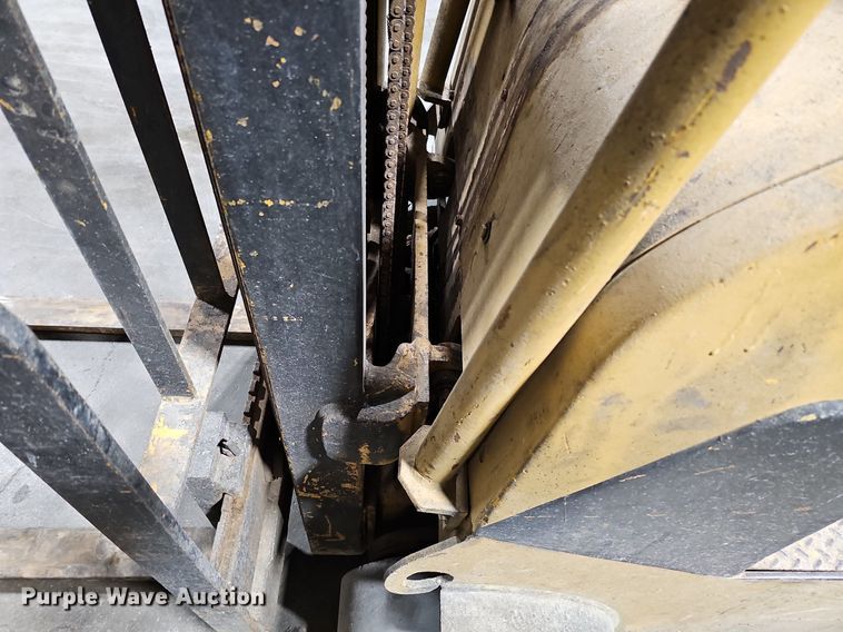 image for item MC9672 Caterpillar TC30  forklift