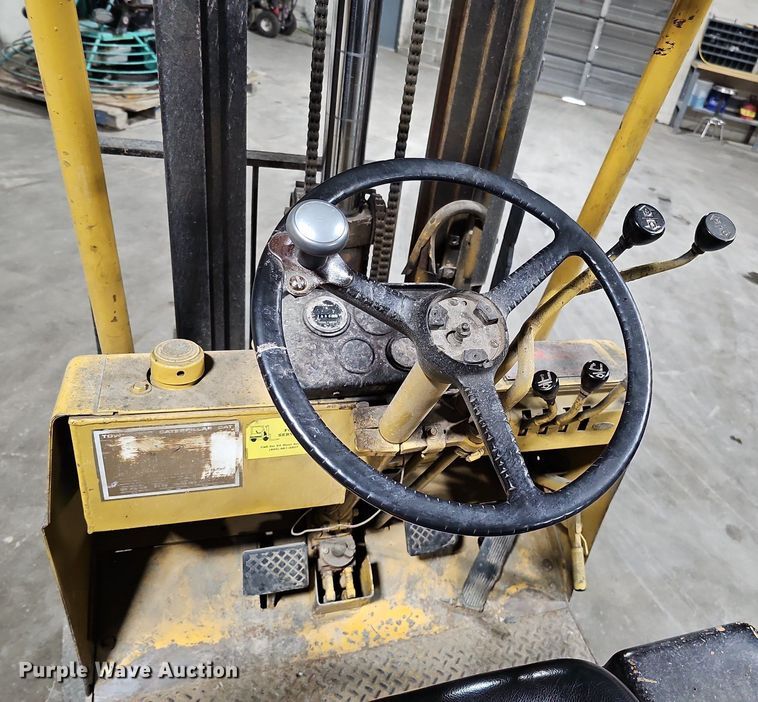 image for item MC9672 Caterpillar TC30  forklift