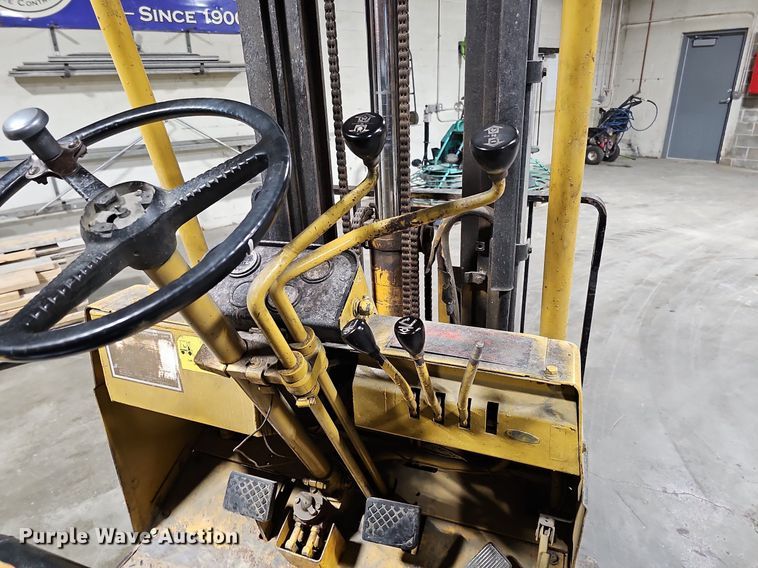 image for item MC9672 Caterpillar TC30  forklift