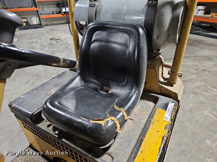 image for item MC9672 Caterpillar TC30  forklift