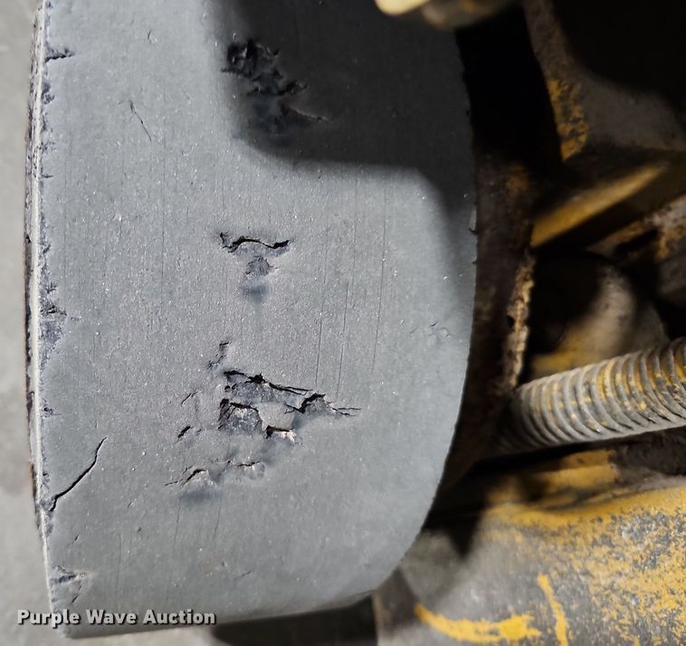 image for item MC9672 Caterpillar TC30  forklift