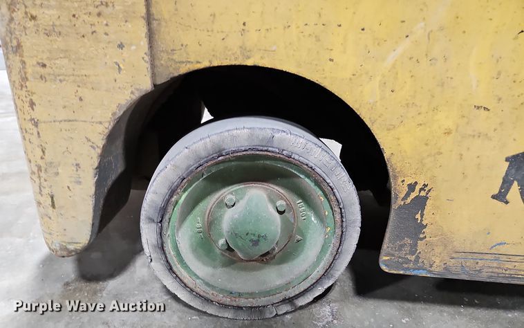 image for item MC9672 Caterpillar TC30  forklift