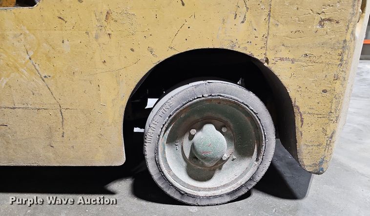 image for item MC9672 Caterpillar TC30  forklift