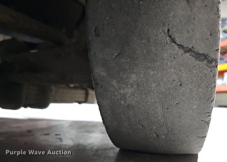 image for item MC9672 Caterpillar TC30  forklift