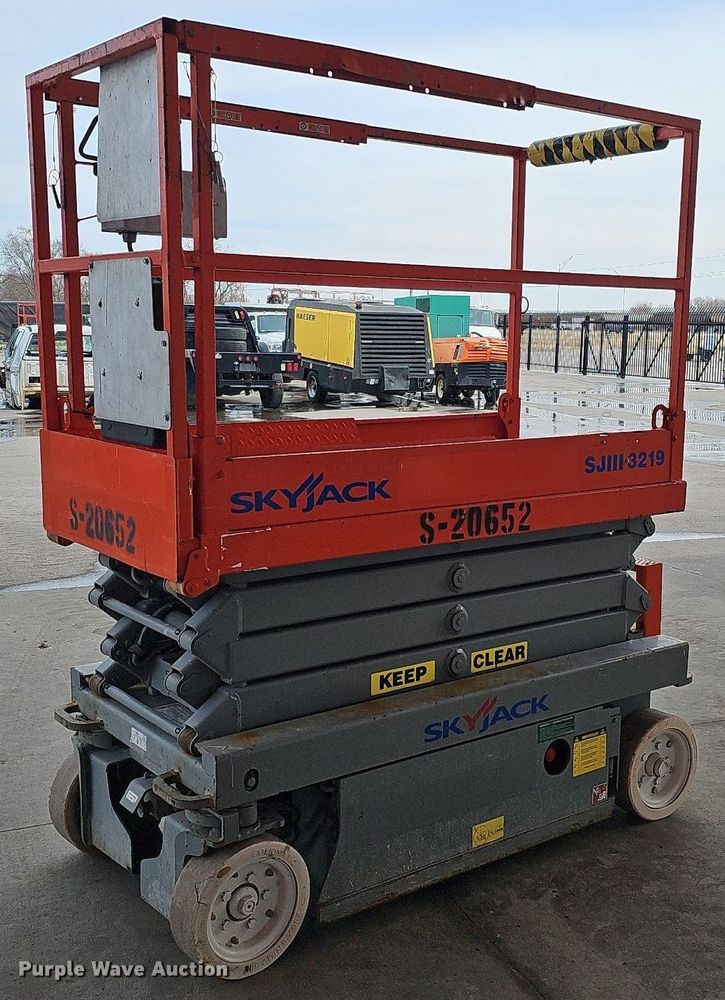 image for item MC9688 Skyjack SJIII 3219  scissor lift