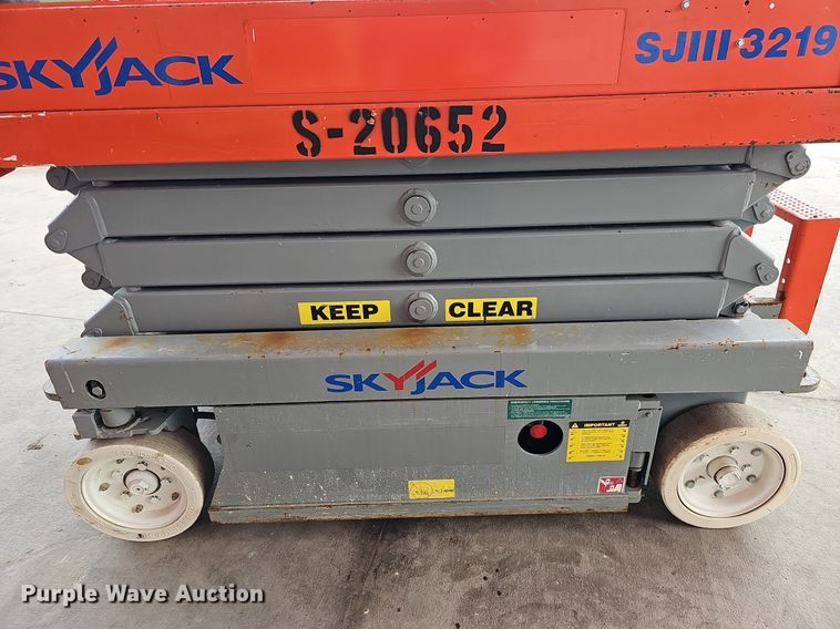 image for item MC9688 Skyjack SJIII 3219  scissor lift