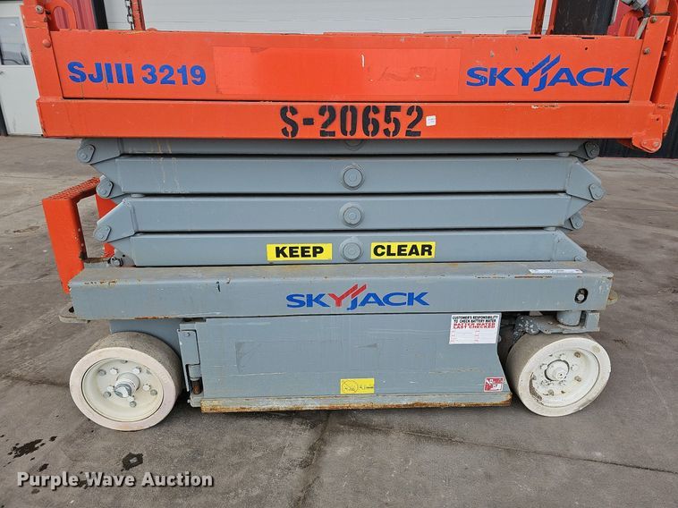 image for item MC9688 Skyjack SJIII 3219  scissor lift