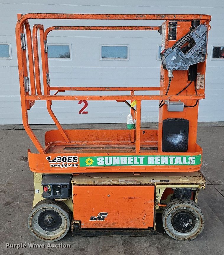 image for item MC9689 2014 JLG 1230ES  vertical lift