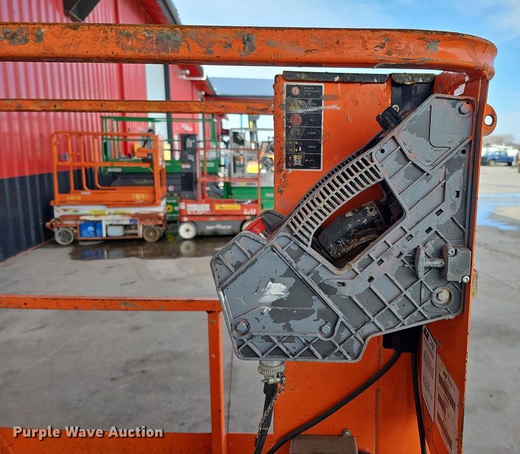 image for item MC9689 2014 JLG 1230ES  vertical lift