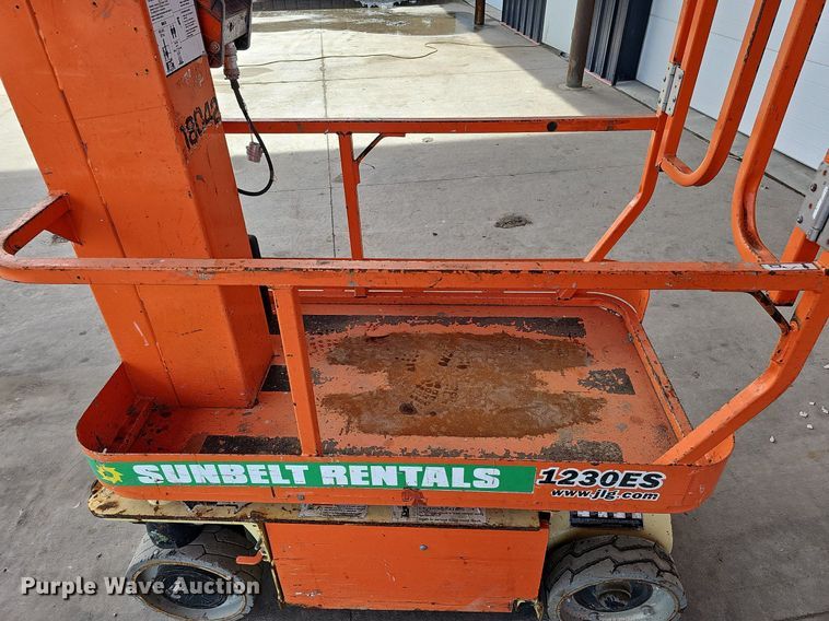 image for item MC9689 2014 JLG 1230ES  vertical lift