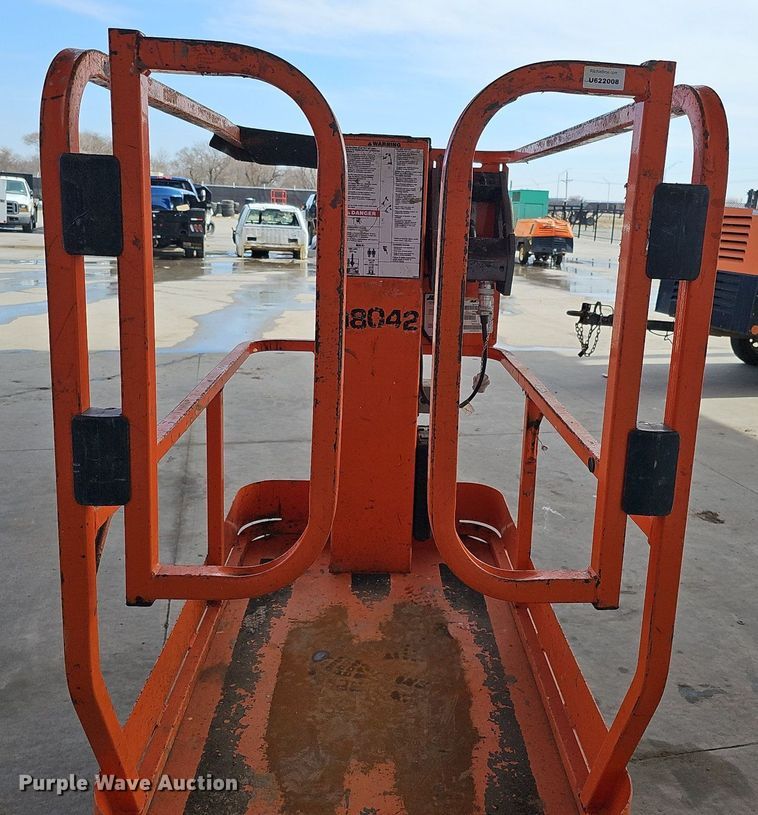 image for item MC9689 2014 JLG 1230ES  vertical lift