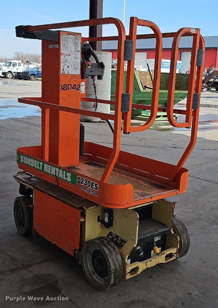 image for item MC9689 2014 JLG 1230ES  vertical lift