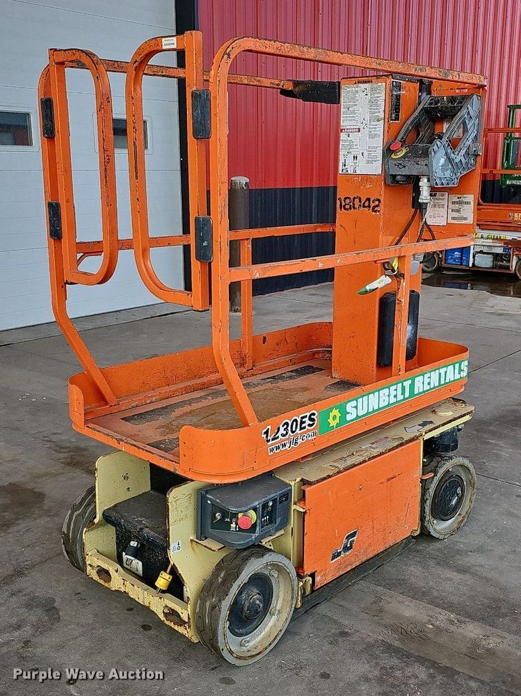 image for item MC9689 2014 JLG 1230ES  vertical lift