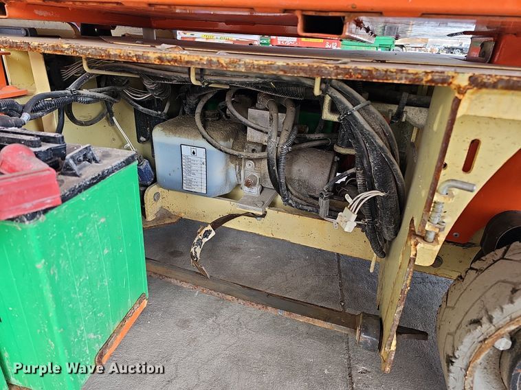 image for item MC9689 2014 JLG 1230ES  vertical lift