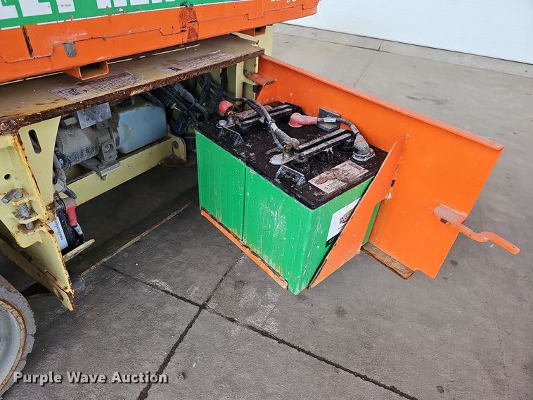 image for item MC9689 2014 JLG 1230ES  vertical lift