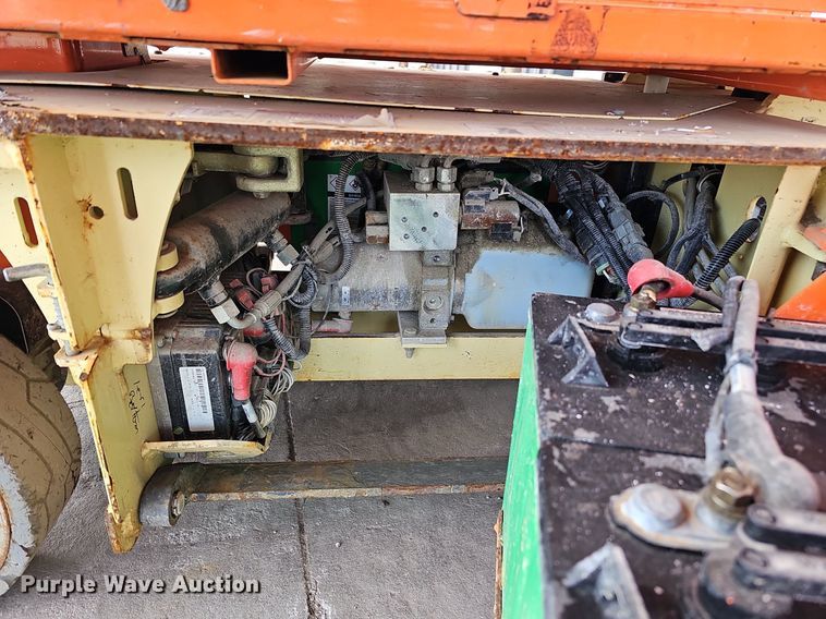 image for item MC9689 2014 JLG 1230ES  vertical lift