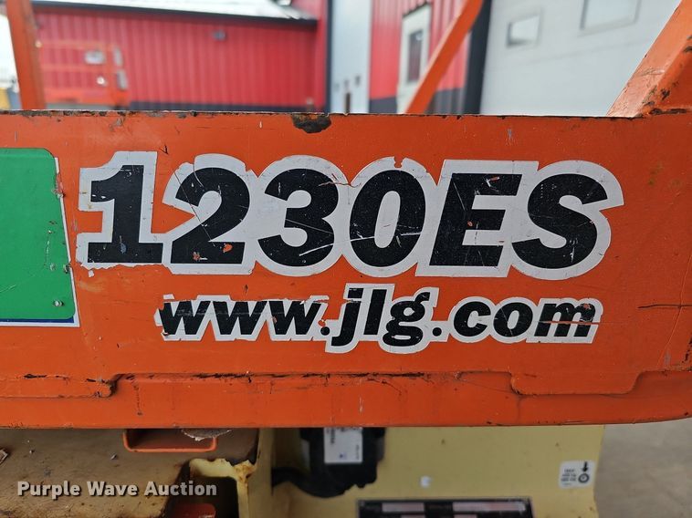 image for item MC9689 2014 JLG 1230ES  vertical lift