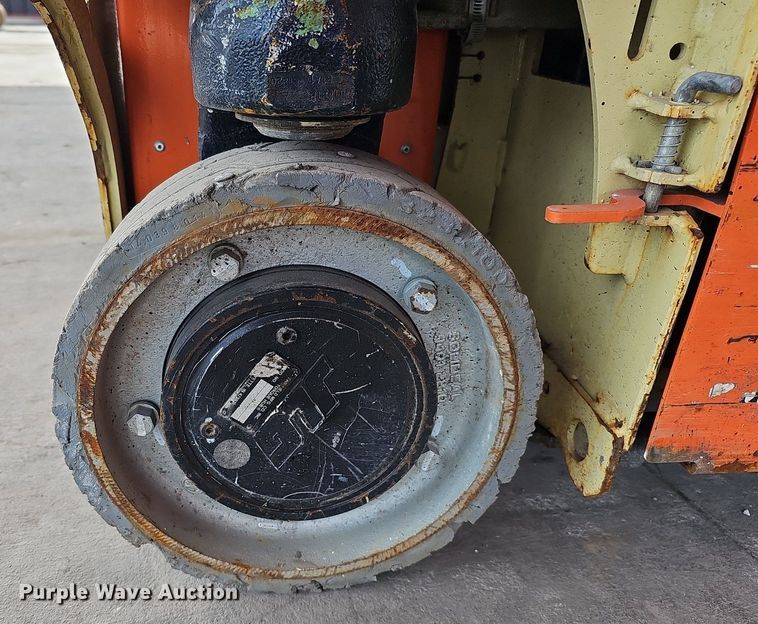 image for item MC9689 2014 JLG 1230ES  vertical lift