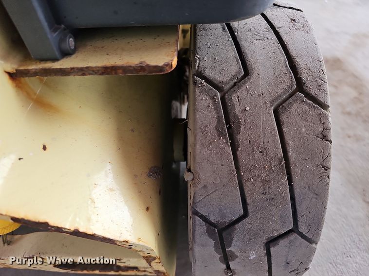 image for item MC9689 2014 JLG 1230ES  vertical lift