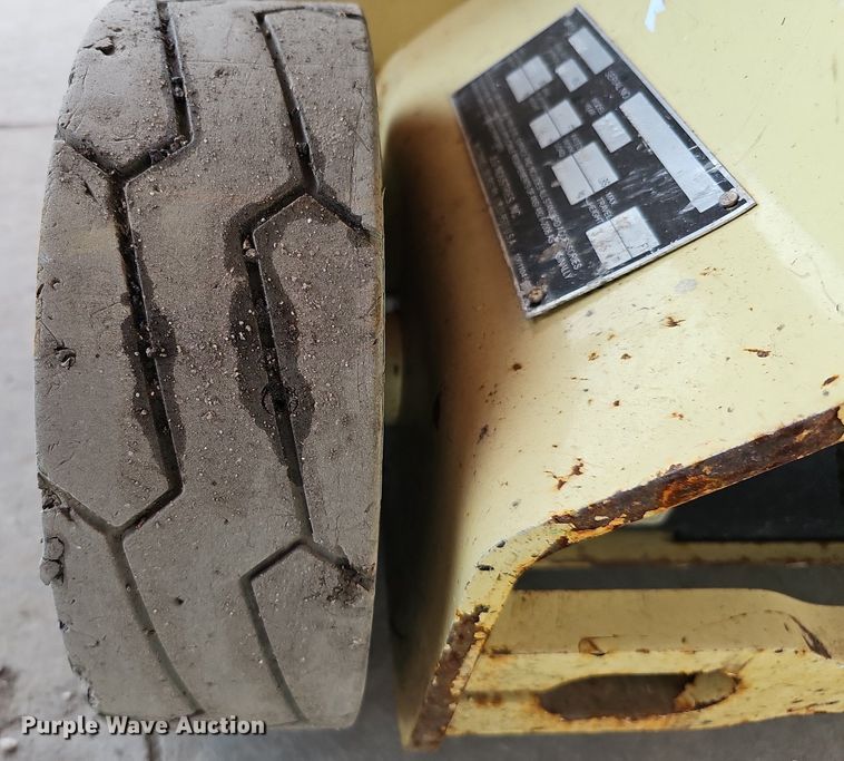 image for item MC9689 2014 JLG 1230ES  vertical lift