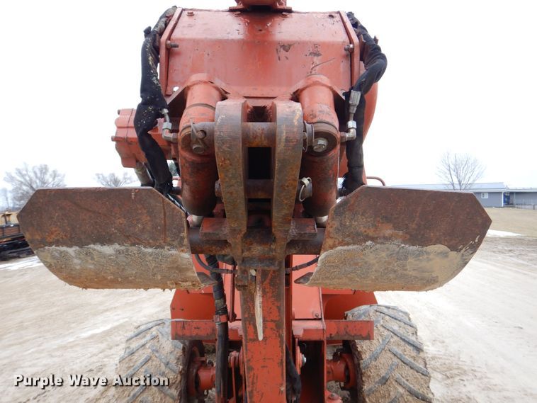 image for item MC9847 Ditch Witch 7020  vibratory cable plow