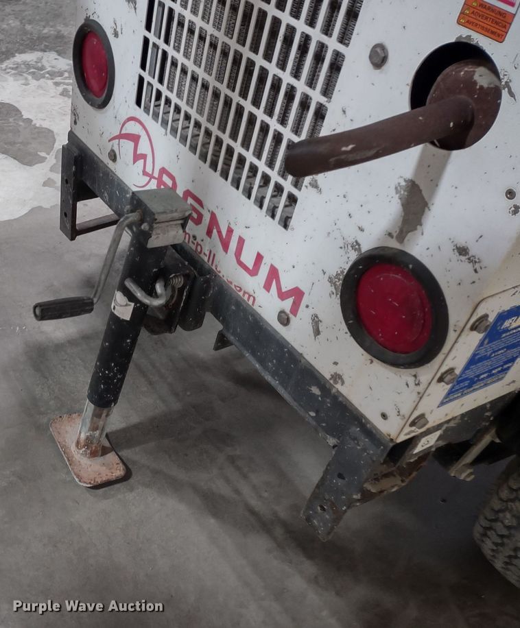 image for item MD9418 2011 Magnum MLT3060M  light plant