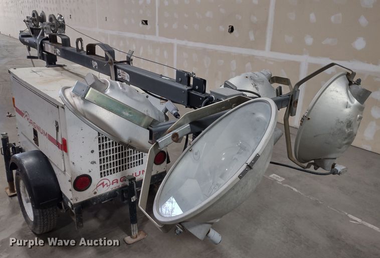 image for item MD9418 2011 Magnum MLT3060M  light plant